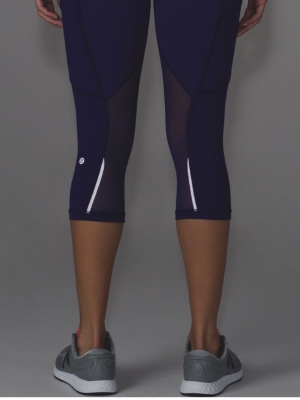 Lululemon Women’s Outrun Crop Leggings Size 8 Blue 17” Inseam Run Workout EUC - Picture 6 of 15